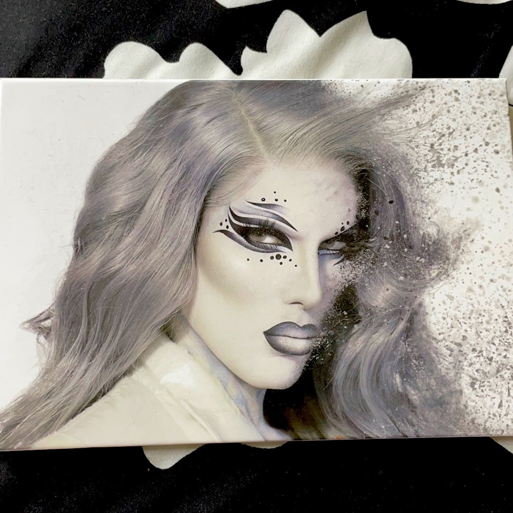Jeffree Star Cremated Pallette